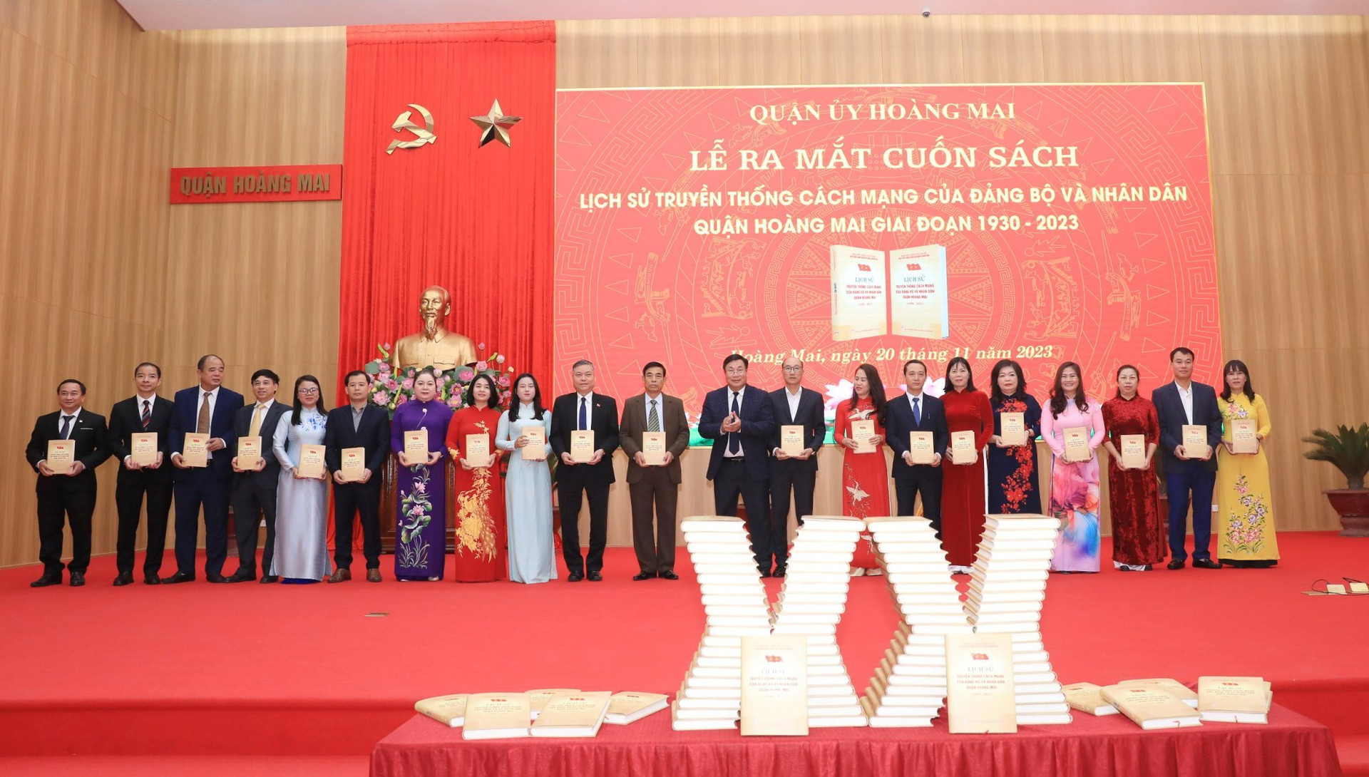 Ra mắt sách “Lịch sử truyền thống cách mạng của Đảng bộ và Nhân dân quận Hoàng Mai”